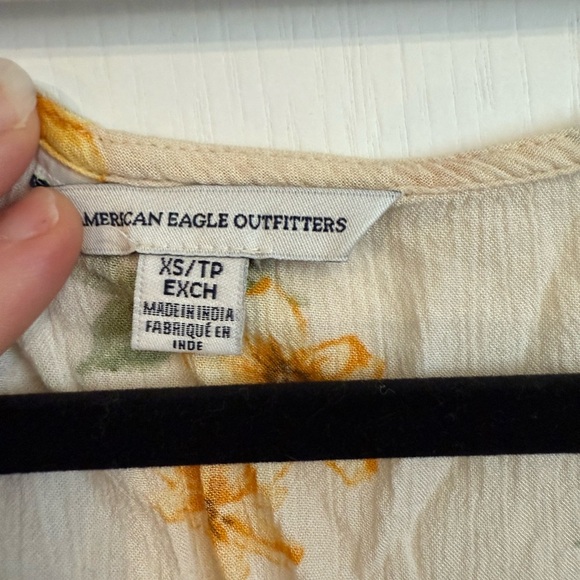 American Eagle Outfitters Cream Floral Blouse - Picture 3 of 4
